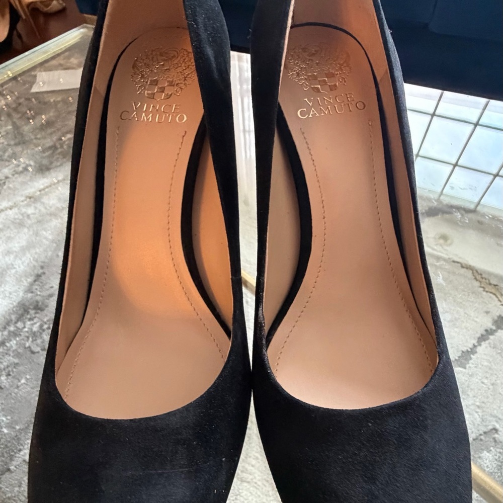 Vince Camuto Black Suede Leather Sariah Classic Pumps Heels 10M NIB